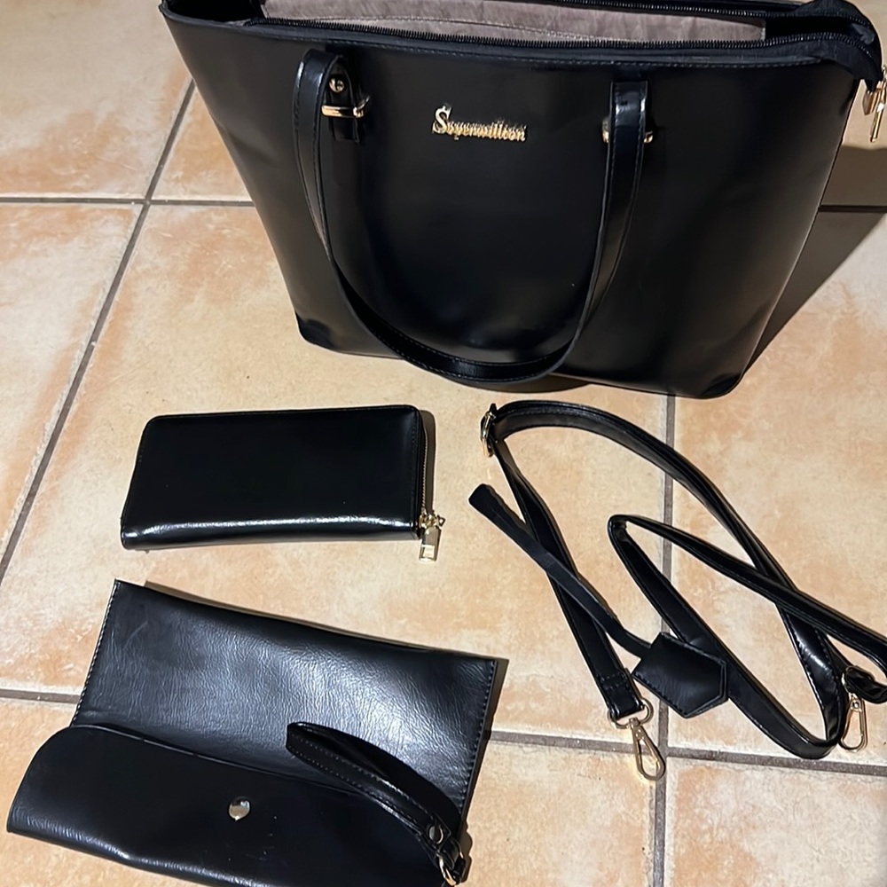 Black bag for women almost new.